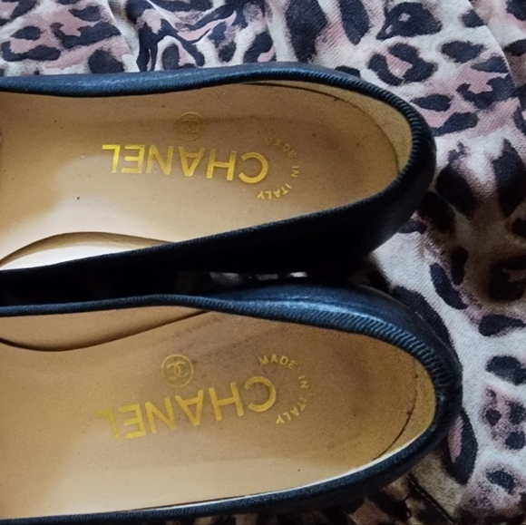 CHANEL LAMBSKIN PATENT CAPTOE PUMPS HEELS CLASSIC 6.5 37 - Picture 8 of 16